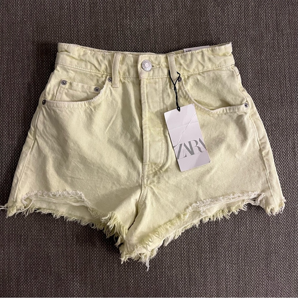 Zara Women's High Rise Pale Yellow Frayed Hem Shorts Size 2 NWT